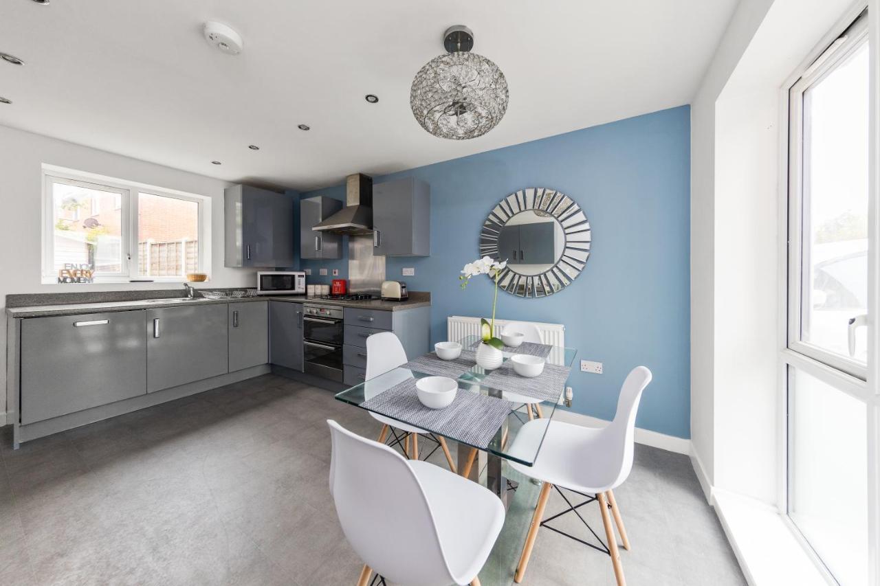 Royal House Wolverhampton - Perfect For Contractors & Large Groups ภายนอก รูปภาพ
